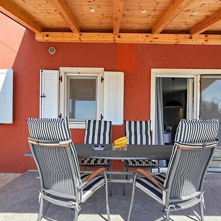 Villa Casa Lutoma Kmeti Esterno foto