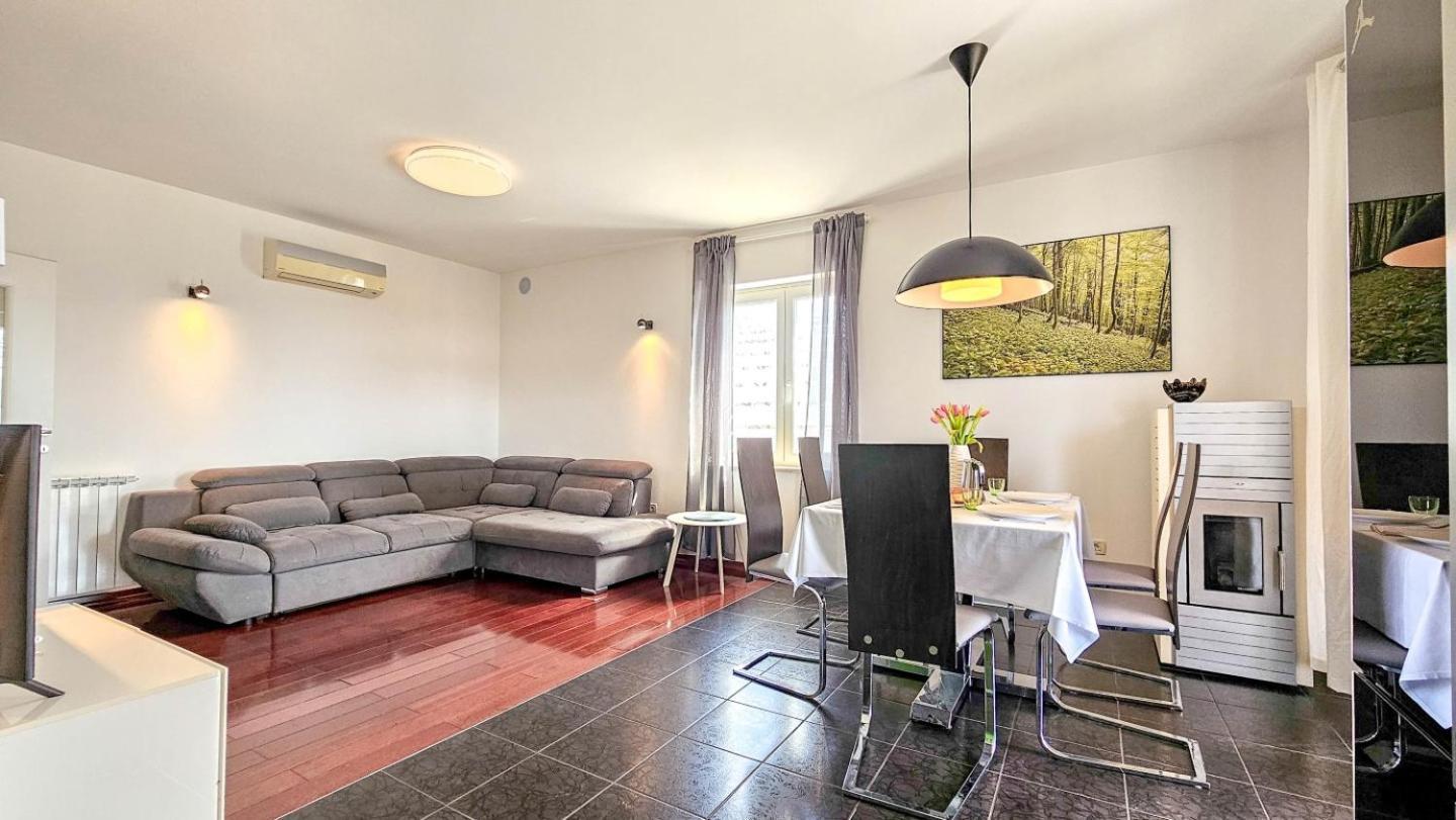Villa Casa Lutoma Kmeti Esterno foto