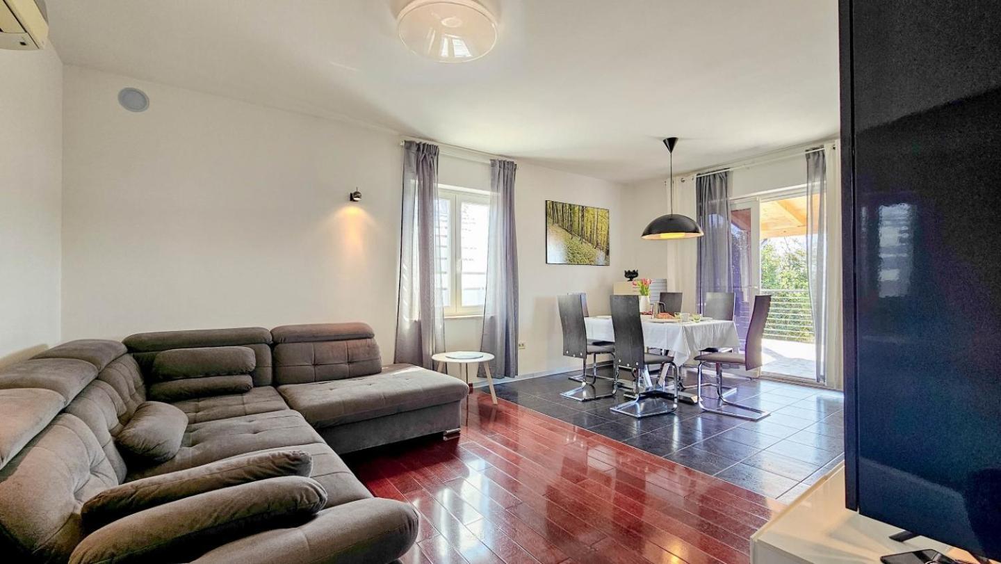 Villa Casa Lutoma Kmeti Esterno foto