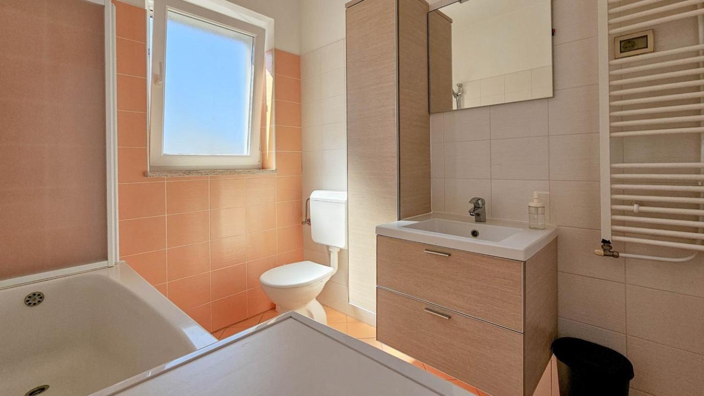 Villa Casa Lutoma Kmeti Esterno foto