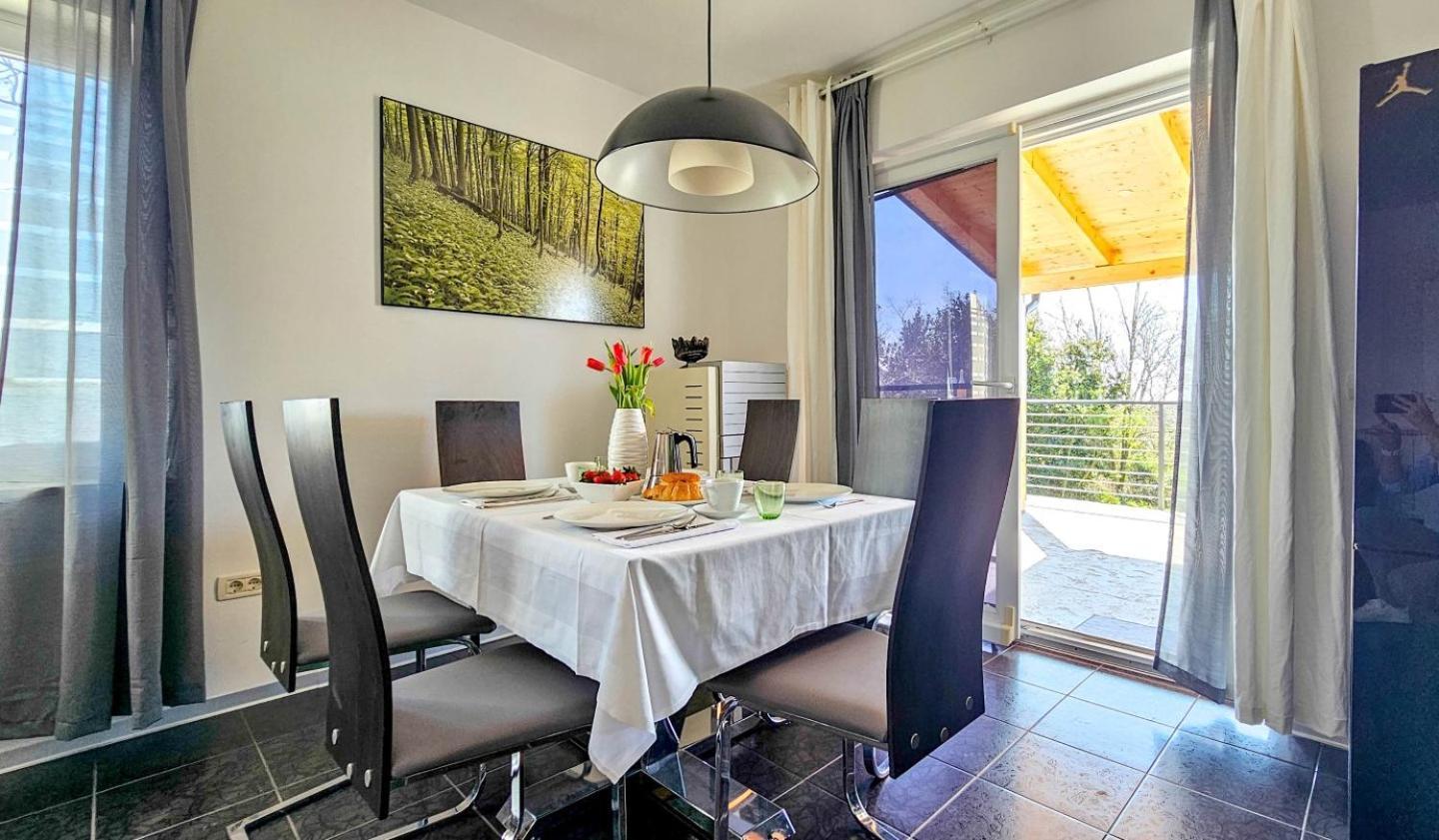 Villa Casa Lutoma Kmeti Esterno foto