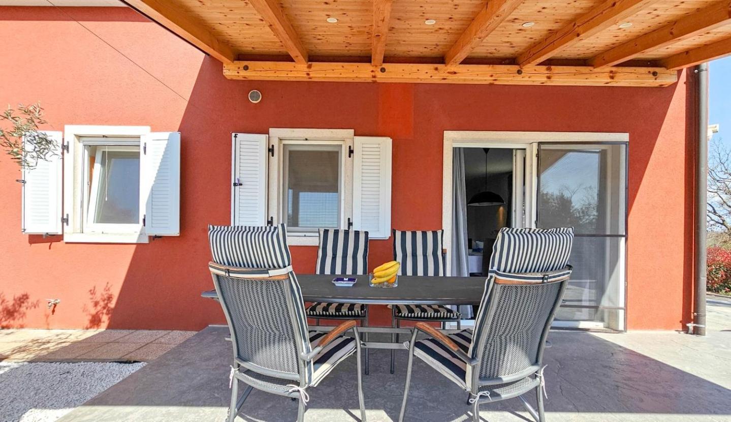 Villa Casa Lutoma Kmeti Esterno foto